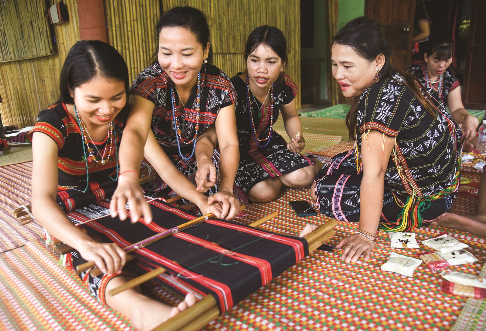 Hai di sản văn hóa phi vật thể quốc gia của dân tộc Cơ Tu sau 10 năm được vinh danh